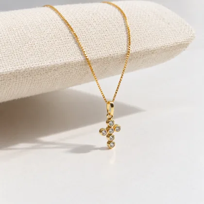 Cruz con Circones Bisel en Oro Amarillo 18k